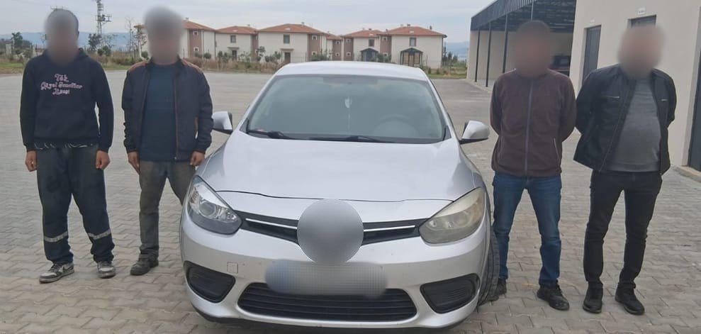 canakkalede-gocmen-kacakciligi-operasyonu-4-organizator-8-kacak-gocmen-yakalandi