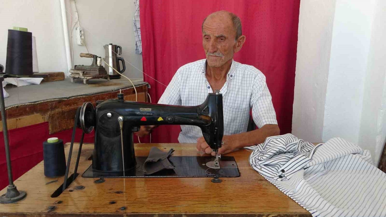 cocuk-yasta-eline-aldigi-igne-ipligi-60-yildir-birakmadi