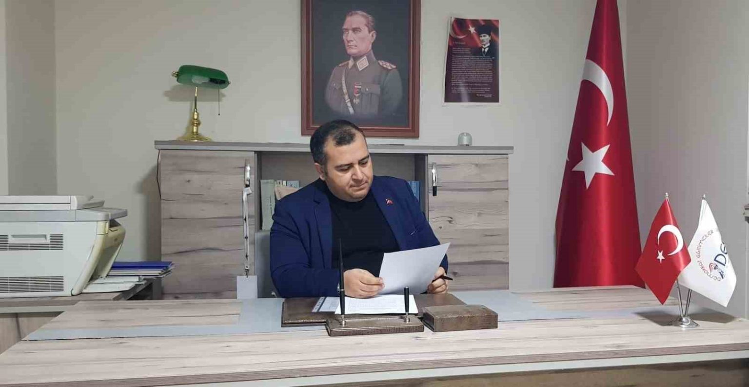 des-ogretmenle-evrak-etkinlik-proje-arasinda-adeta-bir-girdap-icerisinde