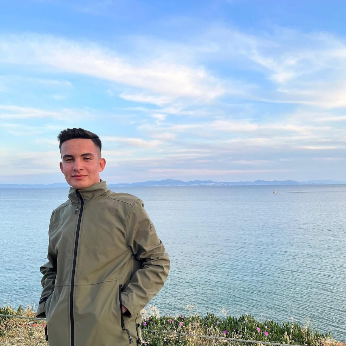 dugun-donusu-bariyerlere-carpan-genc-surucu-hayatini-kaybetti