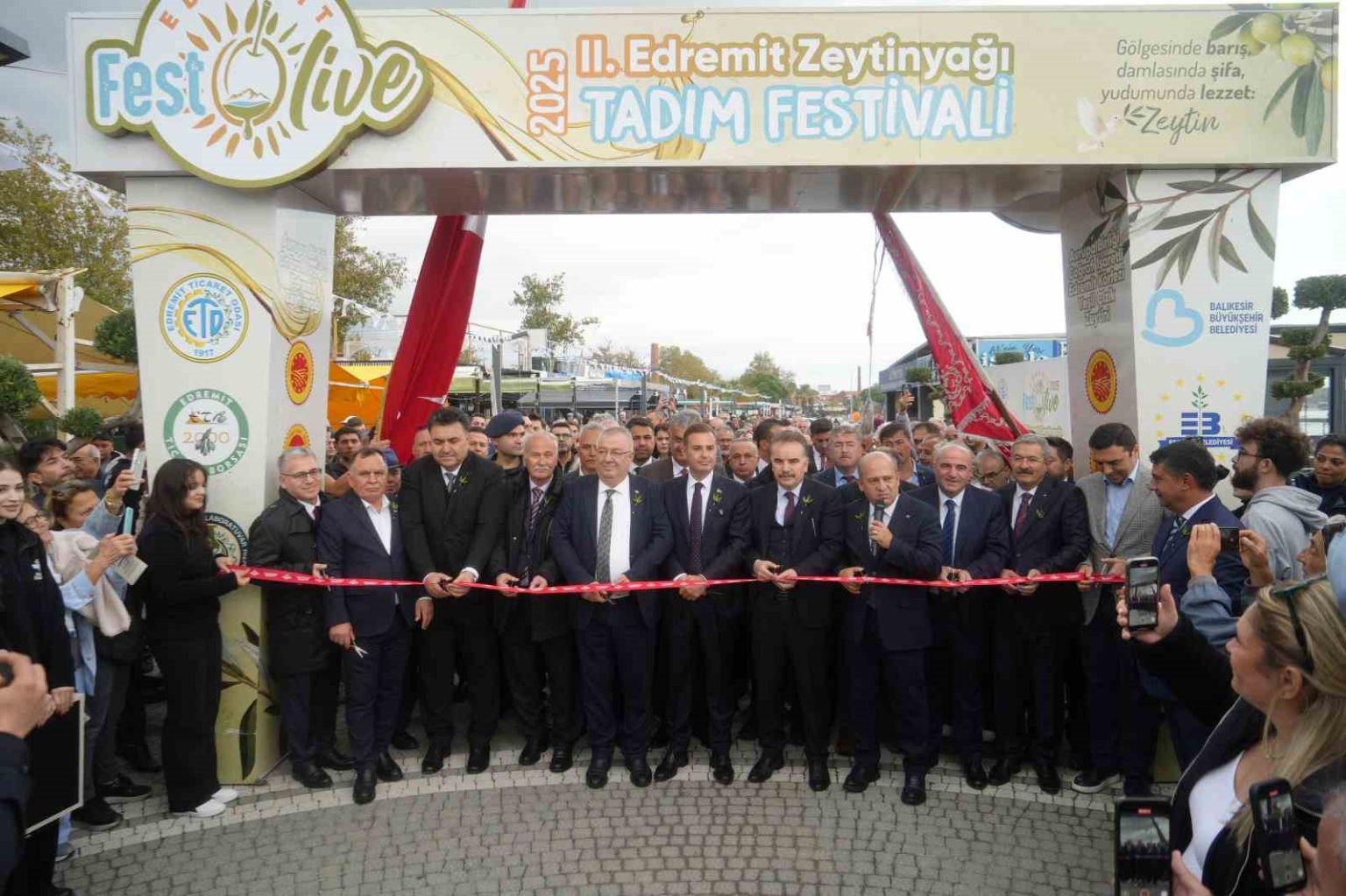 edremitte-2-zeytinyagi-tadim-festivali-festolive-basladi