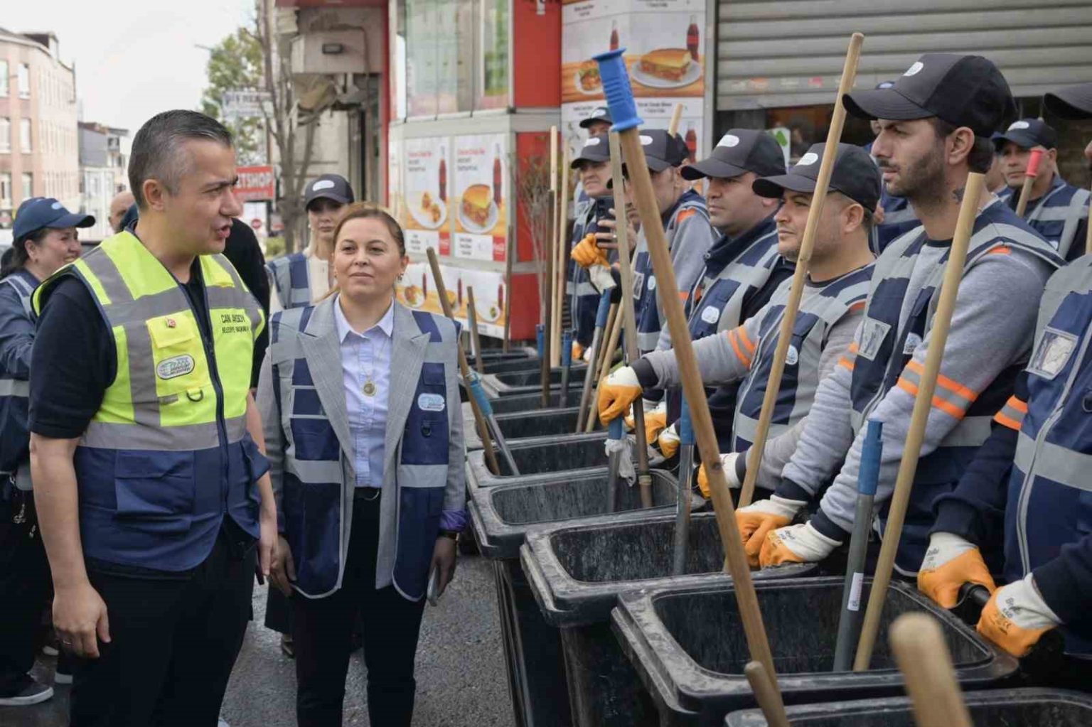 esenyurtun-43-mahallesinde-temizlik-hareketi-basladi