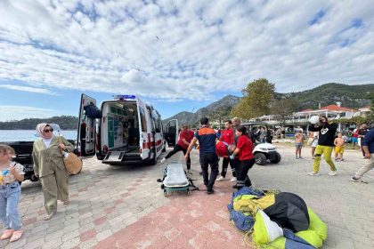 fethiyede-yamac-parasutleri-havada-carpisti-3-yarali