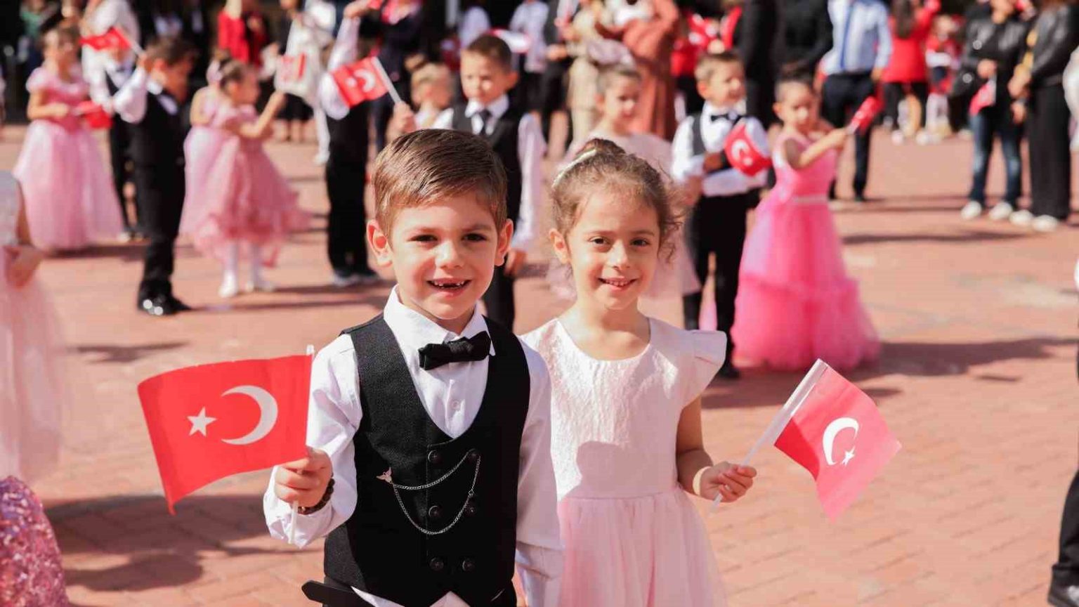 gkvliler-cumhuriyet-icin-yurudu