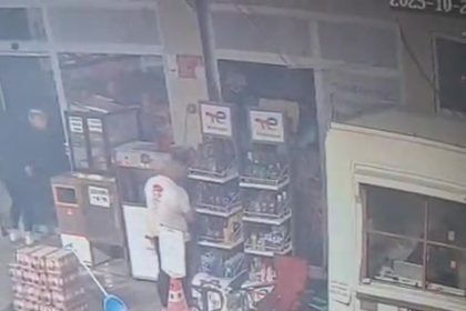 gorevlinin-yani-basindaki-rahat-hirsizlar-pes-dedirtti