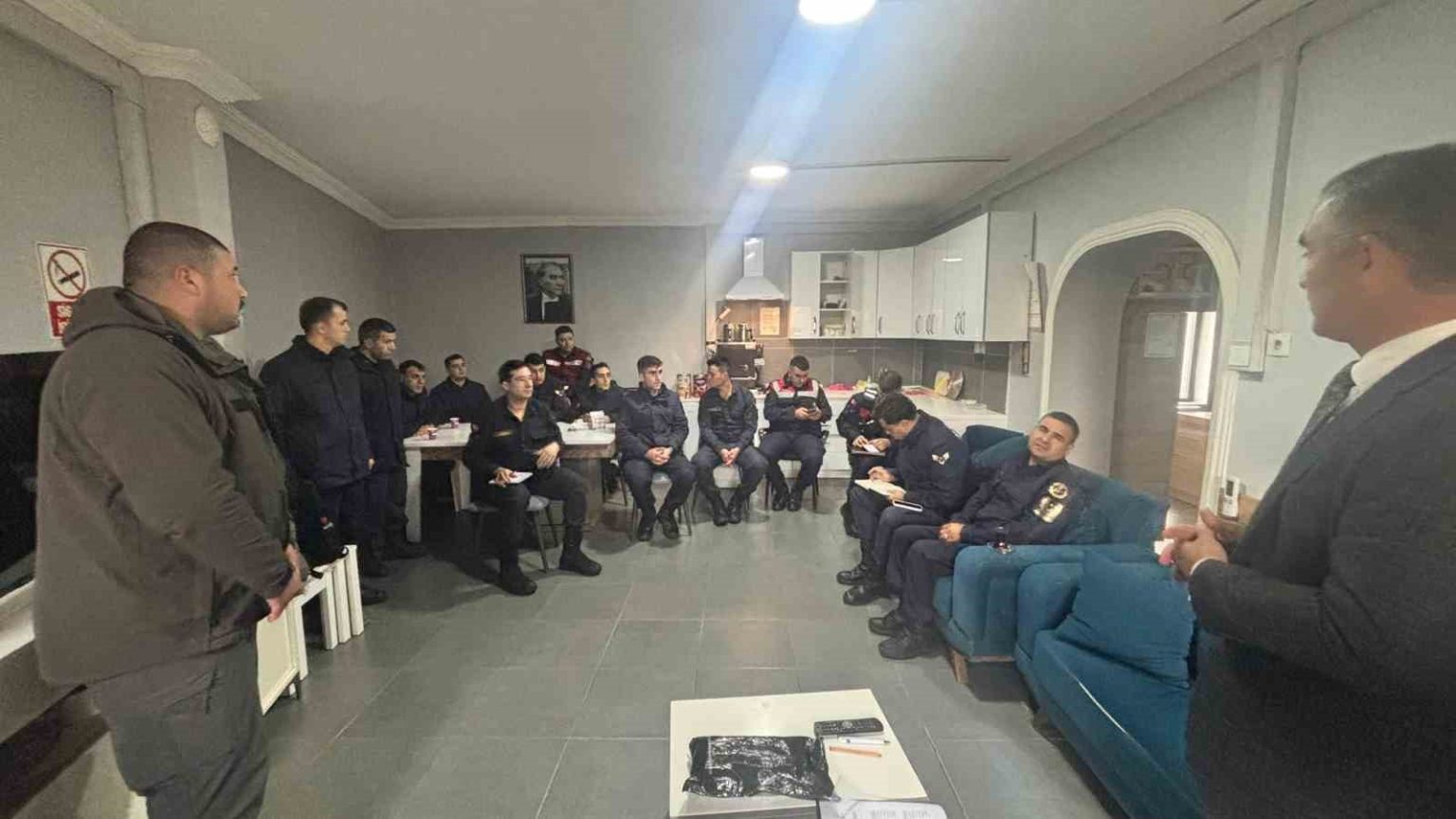 jandarma-ekiplerine-kara-avciligi-ile-ilgili-bilgiler-verildi