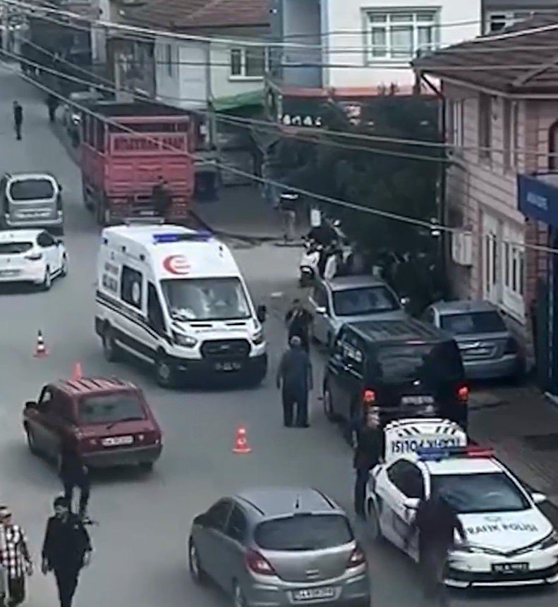 kamyonetle-carpisan-motosiklet-surucusu-hayatini-kaybetti