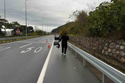 kontrolden-cikan-otomobil-bariyere-carparak-durabildi