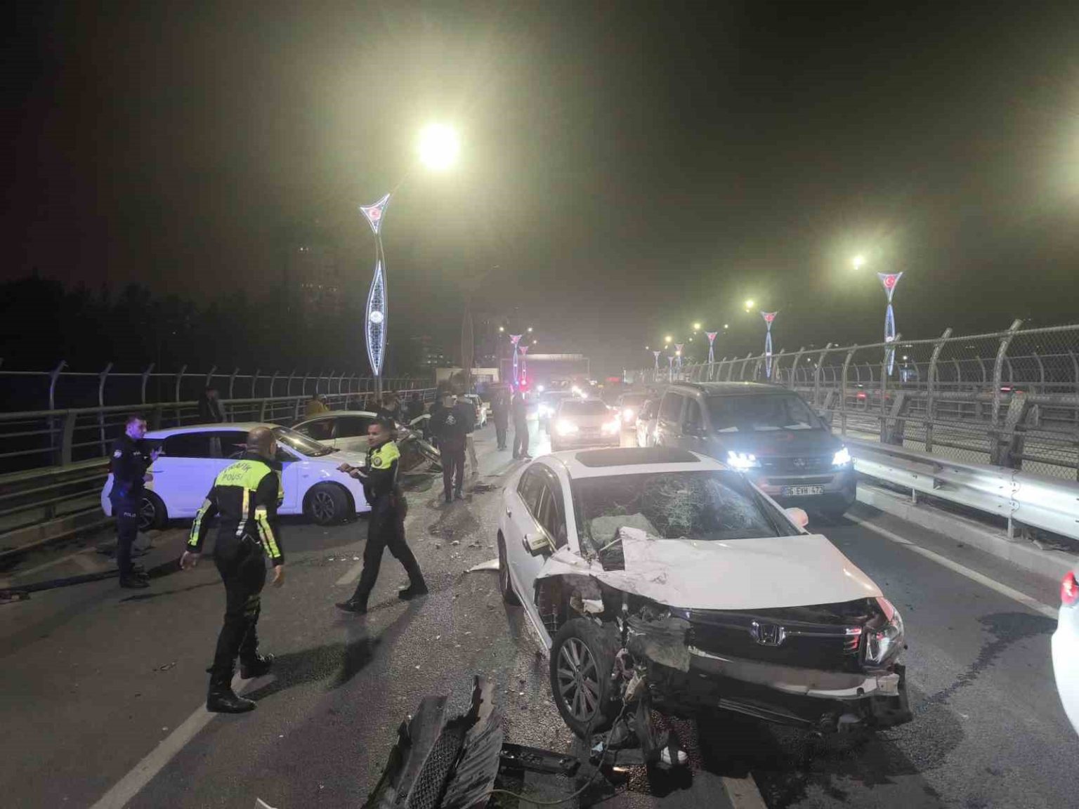 kopru-uzerinde-zincirleme-kaza-4-yarali