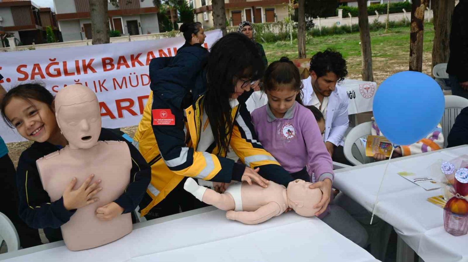 kusadasinda-saglikli-cocuk-saglikli-gelecek-projesi-basladi
