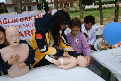 kusadasinda-saglikli-cocuk-saglikli-gelecek-projesi-basladi