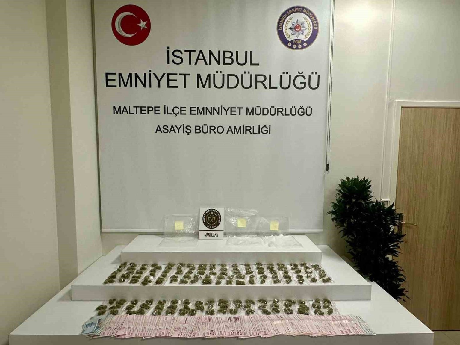 maltepede-zula-adresine-yapilan-operasyonda-cok-miktarda-uyusturucu-ele-gecirildi