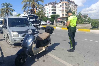 manavgatta-425-promil-alkollu-motosiklet-surucusu-kazada-yaralandi
