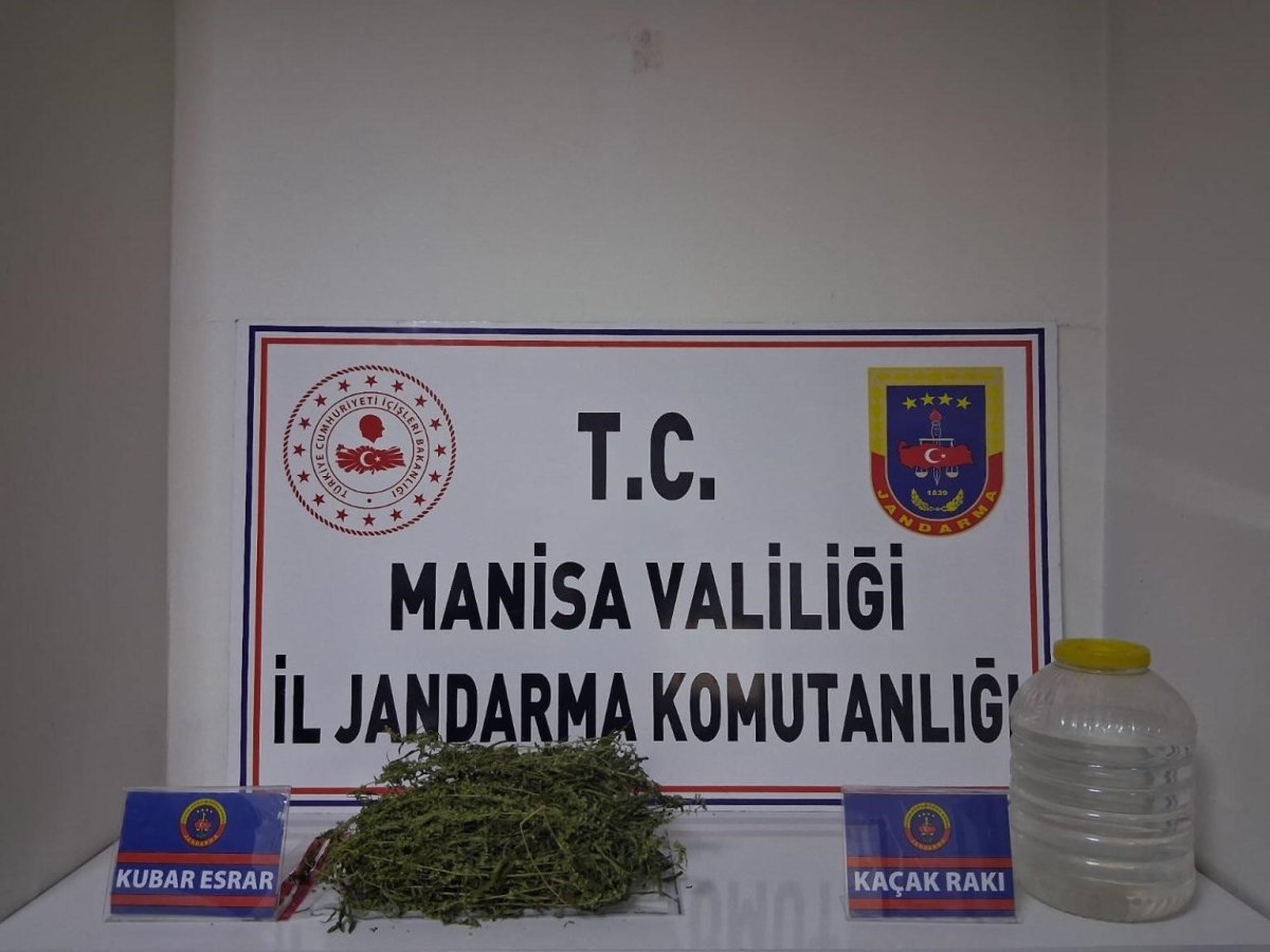 manisada-320-gram-esrar-ve-10-litre-kacak-alkol-ele-gecirildi