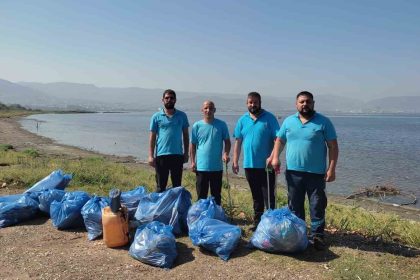 mavi-takim-ekiplerinden-sahil-temizligi