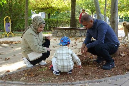 minik-yigitin-ailesi-oldular