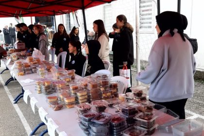 mudurnu-imam-hatip-lisesi-ogrencilerinden-gazzeye-anlamli-destek-70-bin-lira-toplandi