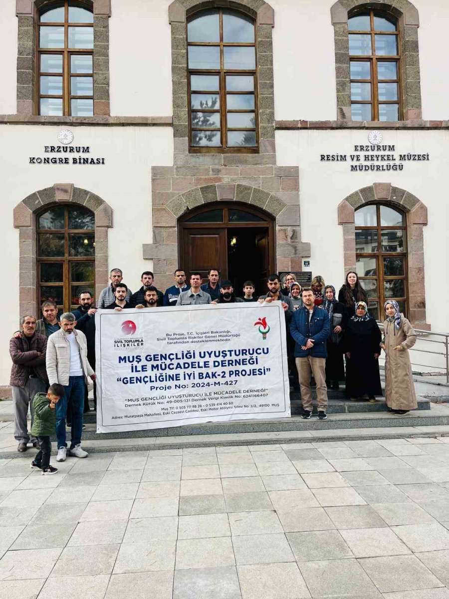 muslu-gencler-erzurumun-tarihi-ve-kulturel-mekanlarini-gezdi