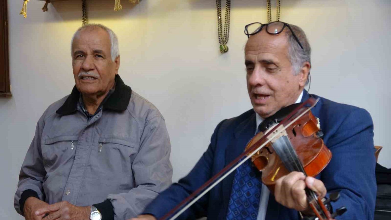 musterilerini-muzikle-karsiliyor