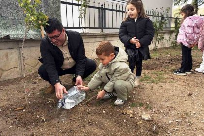 nasil-fidan-dikilecegi-minik-ogrencilere-uygulamali-olarak-anlatildi