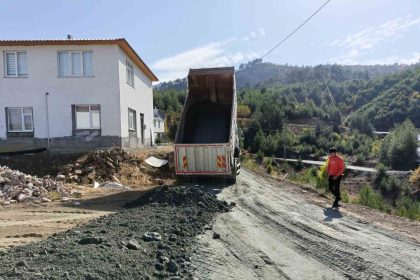 onikisubatin-10-kirsal-mahallesinde-ulasim-agi-gucleniyor