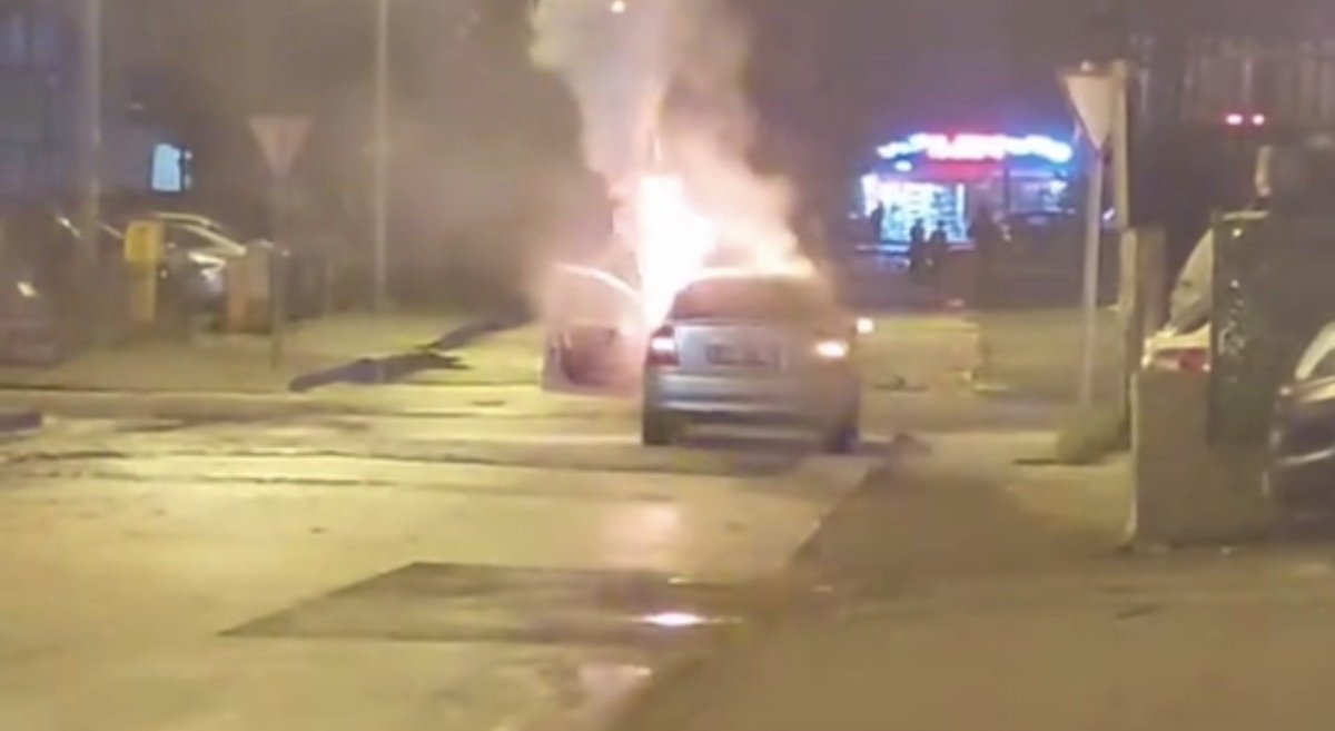 otomobil-alev-alev-yanarak-kule-dondu