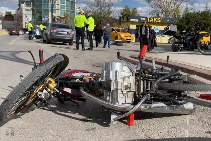 otomobil-ile-motosiklet-carpisti-1-yarali