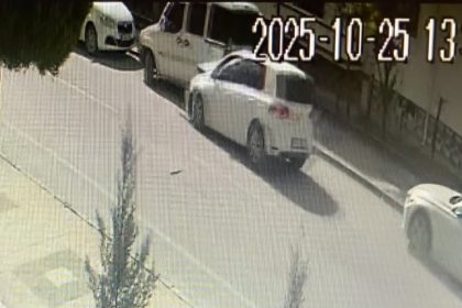 otomobil-park-halindeki-araclara-carpti