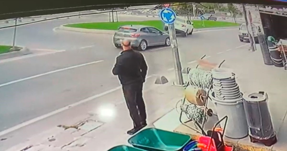 otomobil-refuje-cikti-kavsaktan-donerek-yoluna-devam-etti