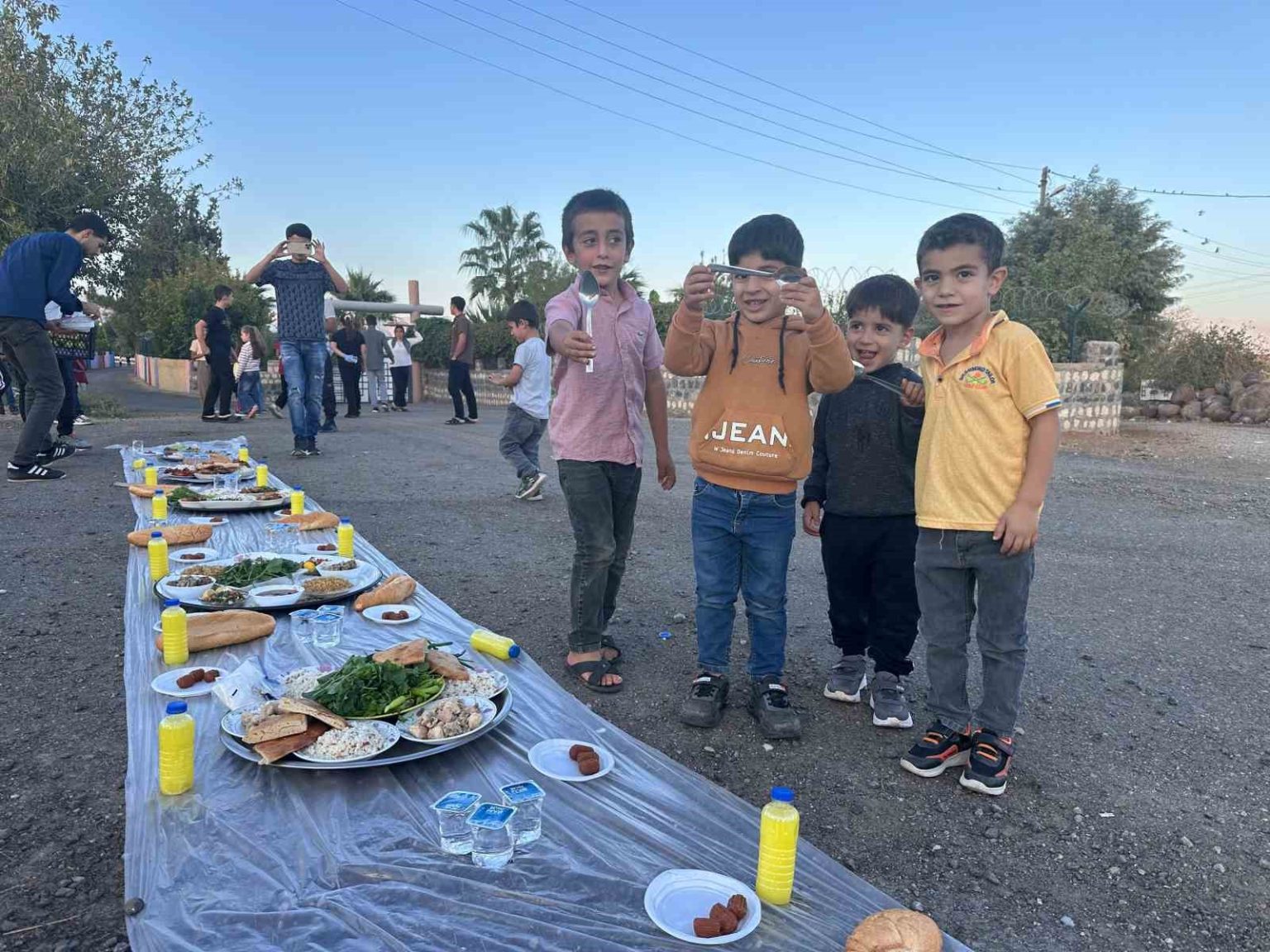 polis-memurundan-koy-cocuklarina-birlik-sofrasi