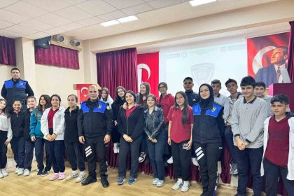 polisten-lise-ogrencilerine-egitim