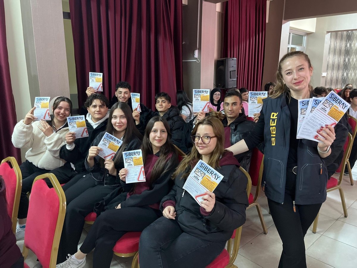 siberay-ekibi-bilgilendirme-faaliyetlerine-devam-ediyor