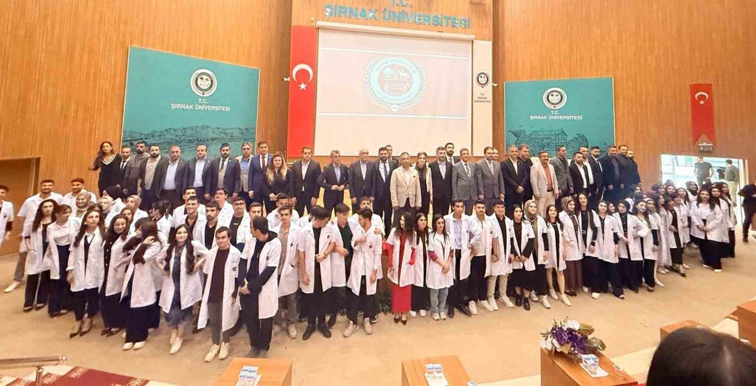 sirnakta-saglik-ogrencileri-beyaz-onluklerini-giydi