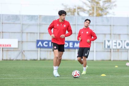 sivassporda-osman-zeki-korkmaz-idmana-cikmadi