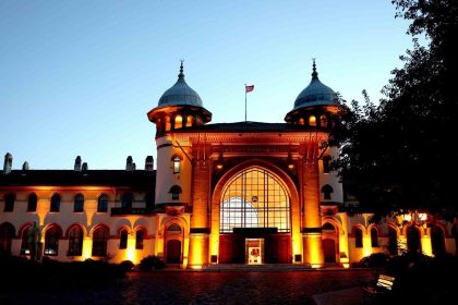 tarihi-karaagac-gar-binasi-isil-isil-oldu