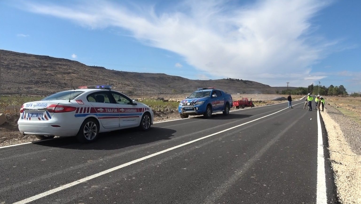 uc-tekerlekli-elektrikli-motosiklet-devrildi-kari-koca-agir-yaralandi