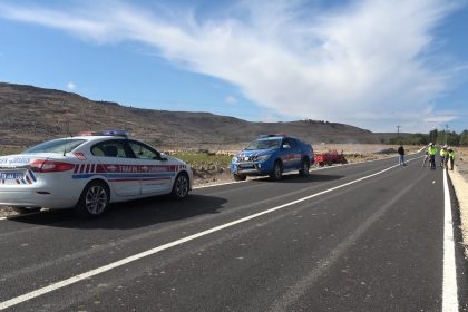 uc-tekerlekli-elektrikli-motosiklet-devrildi-kari-koca-agir-yaralandi