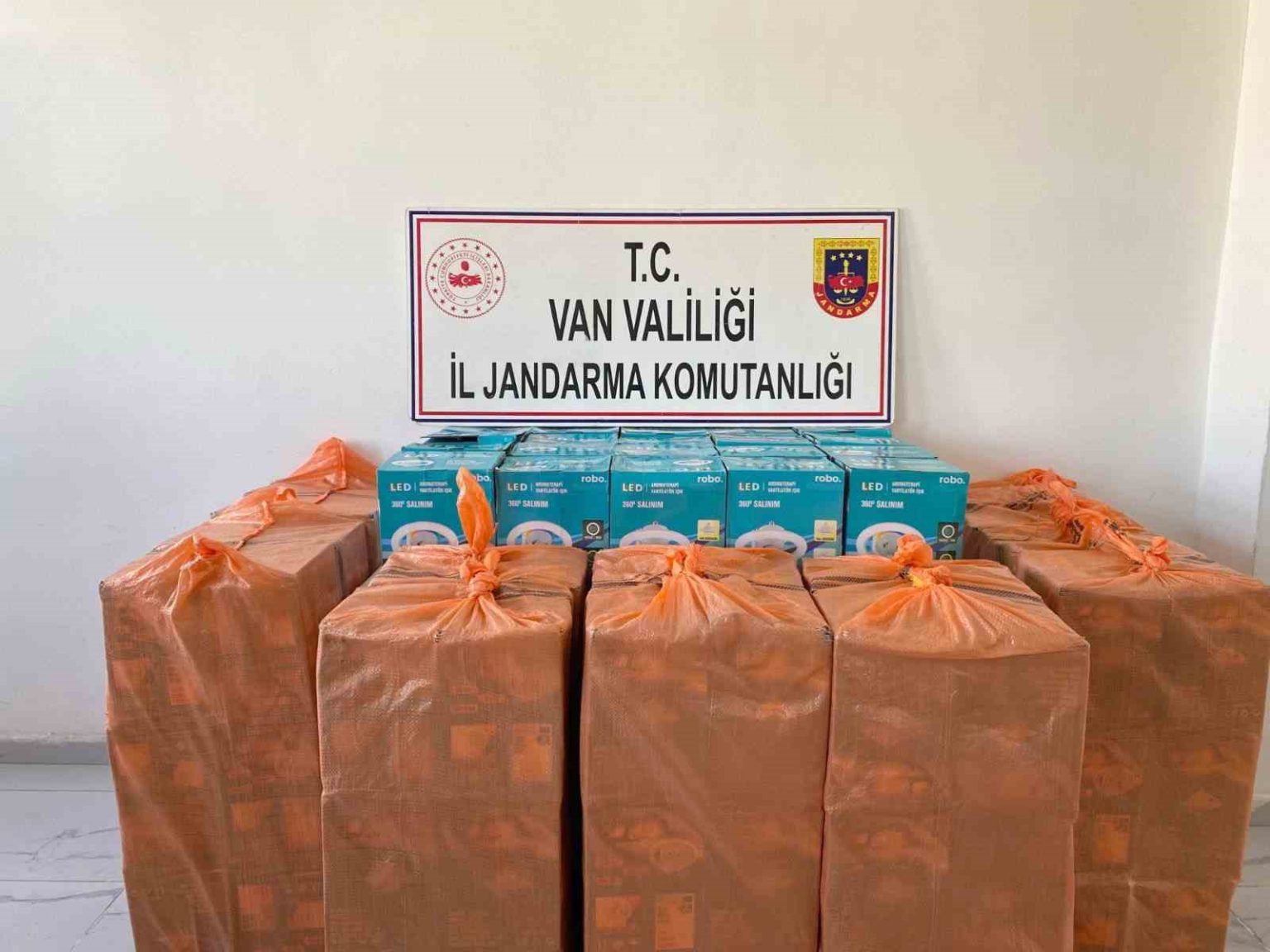 vanda-gumruk-kacagi-malzeme-ele-gecirildi