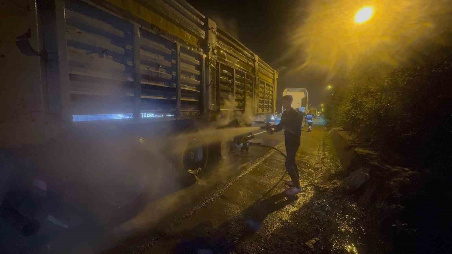 zonguldakta-tirin-lastikleri-alev-aldi-zincirleme-kaza-yasandi