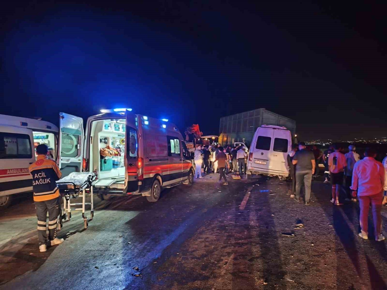 15-kisinin-yaralandigi-kazada-yaralanan-genc-kiz-verdigi-yasam-mucadelesini-kaybetti