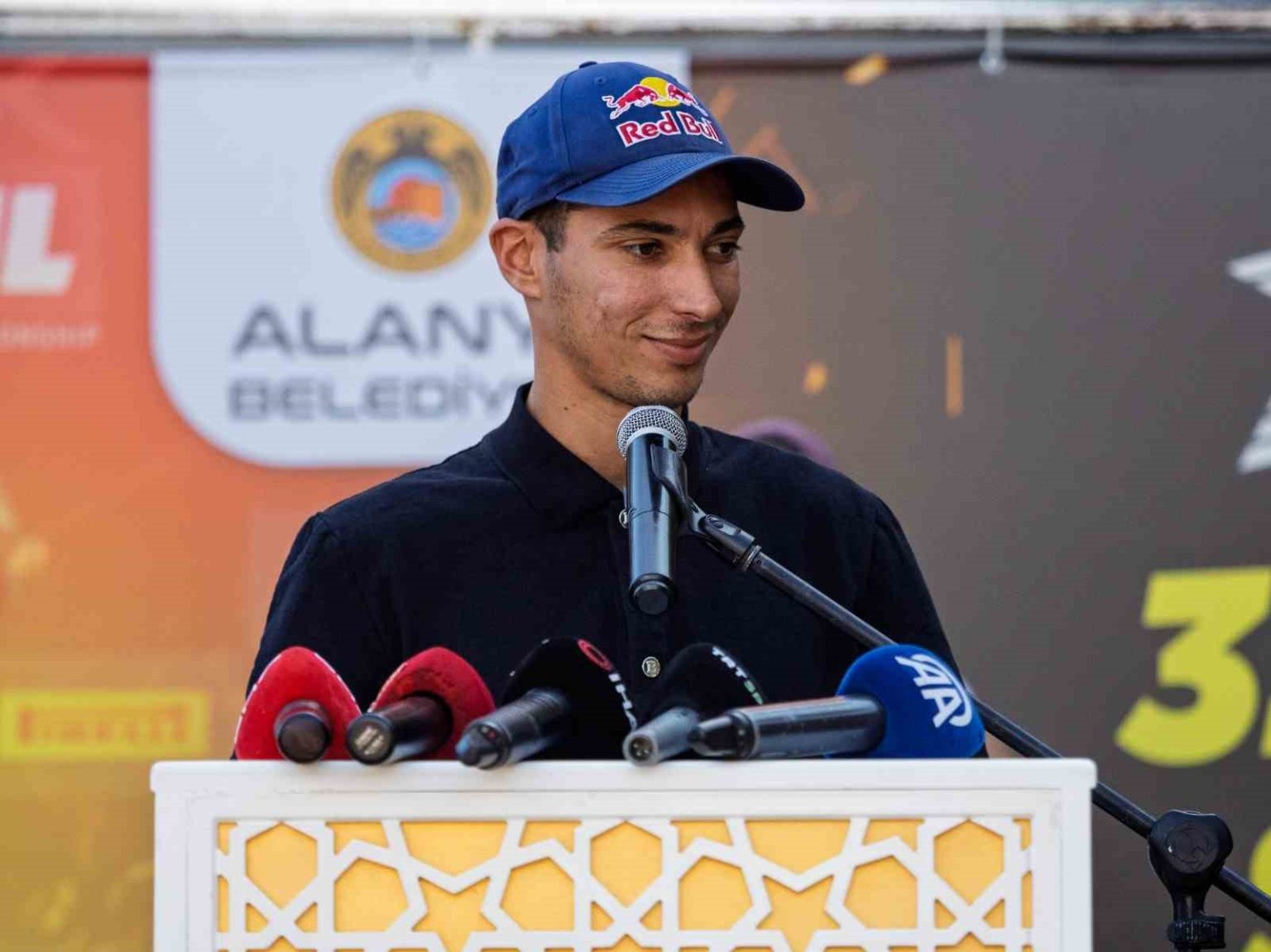 3uncu-kez-dunya-sampiyonu-olan-toprak-razgatlioglu-memleketi-alanyada-coskuyla-karsilandi