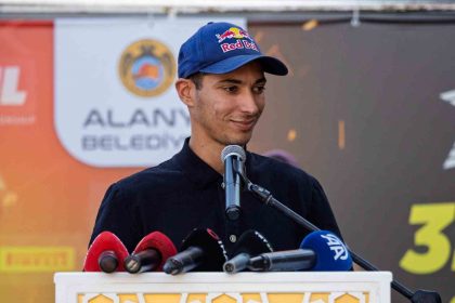 3uncu-kez-dunya-sampiyonu-olan-toprak-razgatlioglu-memleketi-alanyada-coskuyla-karsilandi