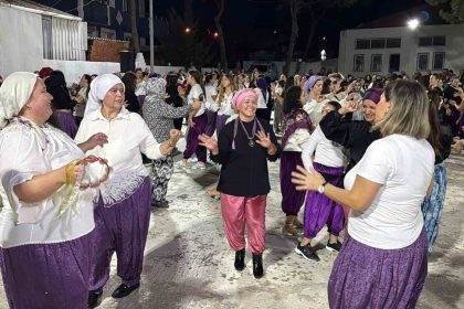 aliagada-kadinlardan-renkli-salvar-gecesi