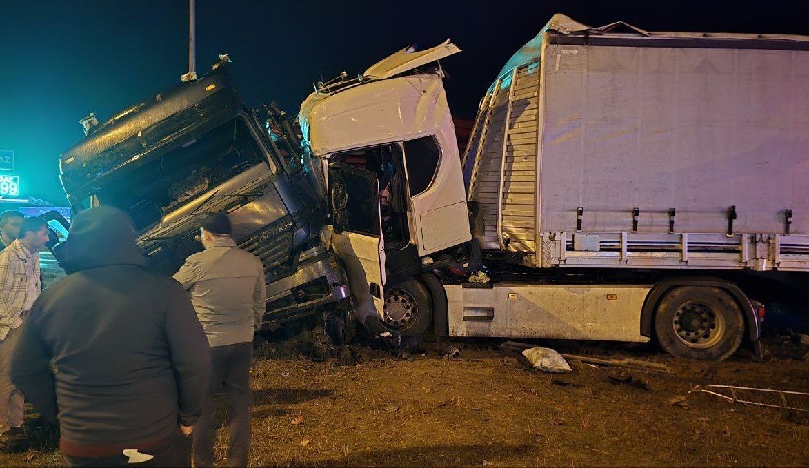 amasyada-2-tir-kavsakta-carpisti-3-yarali