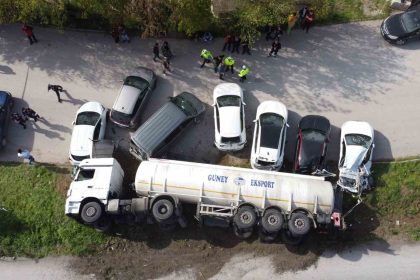 balikesirde-yag-tankeri-devrildi-7-arac-hasar-gordu