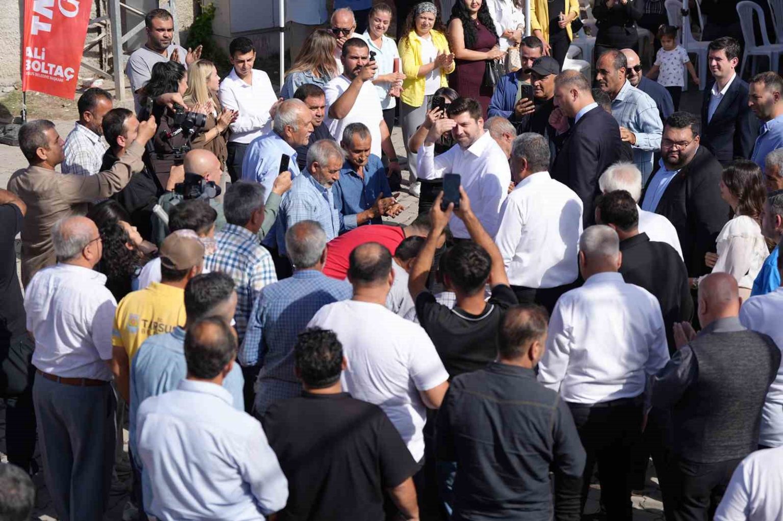 baskan-boltac-biz-size-hizmeti-lutfetmiyoruz-sizin-olani-size-veriyoruz