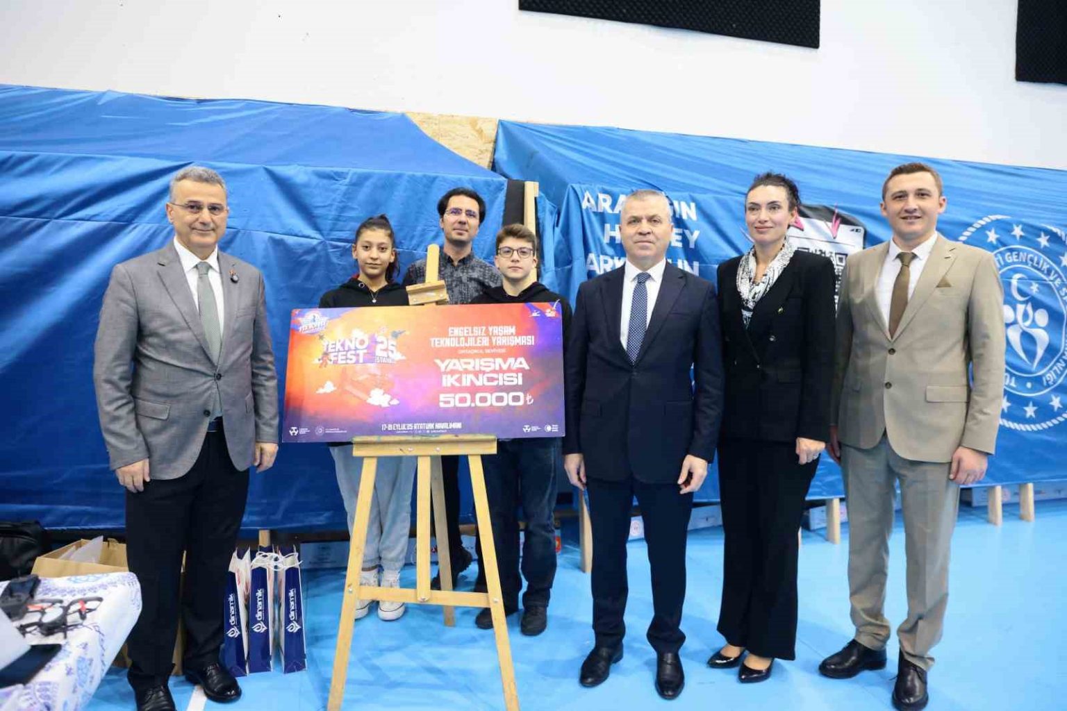 baskan-kurnaz-egitim-ve-bilimi-destekliyoruz