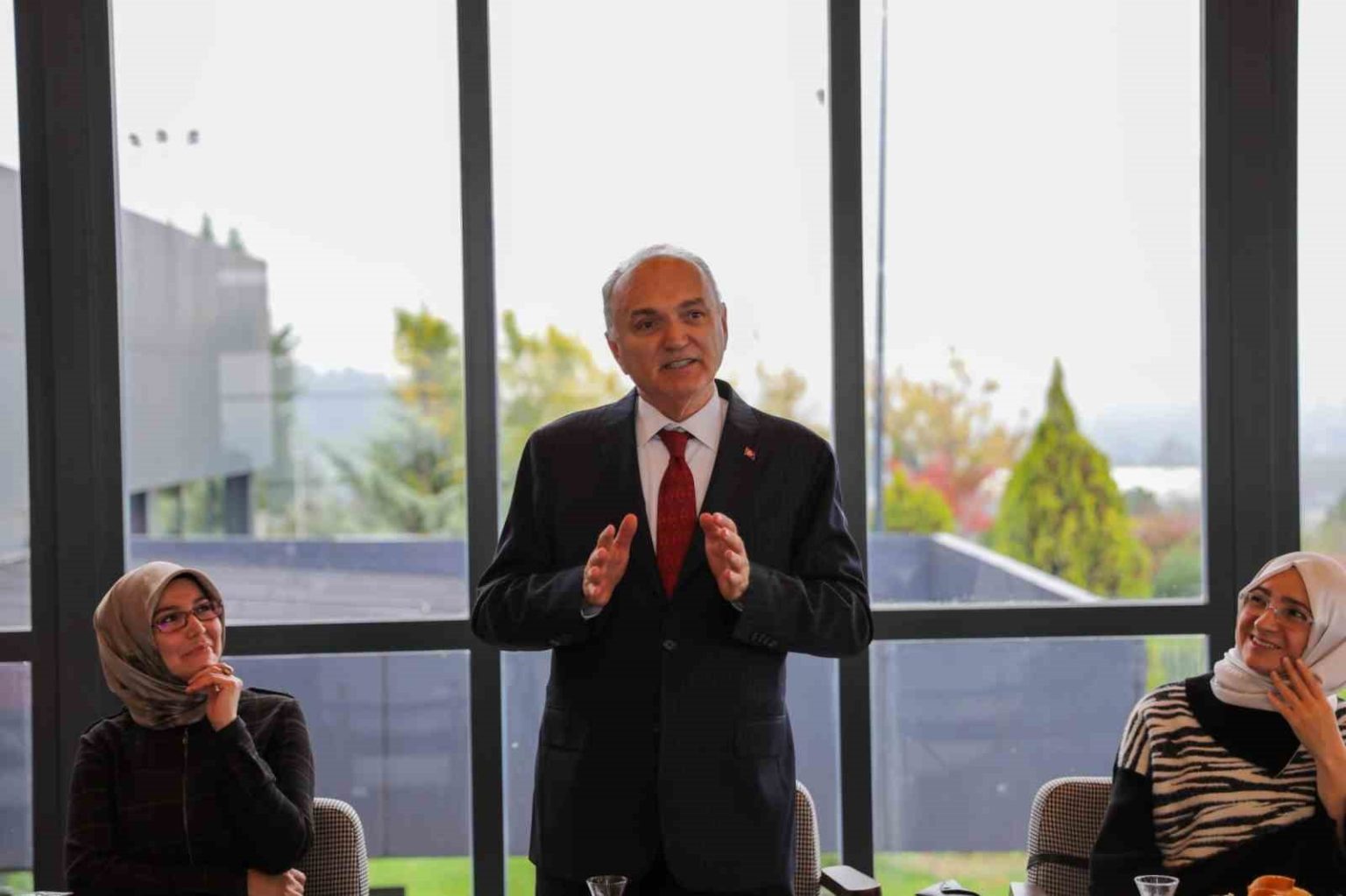 baskan-ozluden-genclere-kendiniz-olun