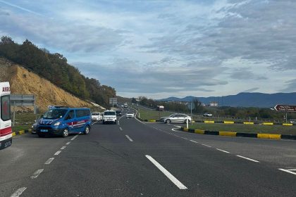 bolu-d-100de-iki-arac-carpisti-5-yarali