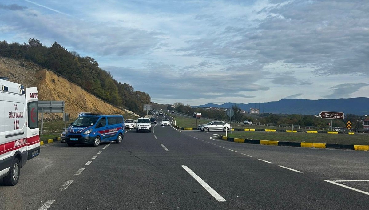 bolu-d-100de-iki-arac-carpisti-5-yarali